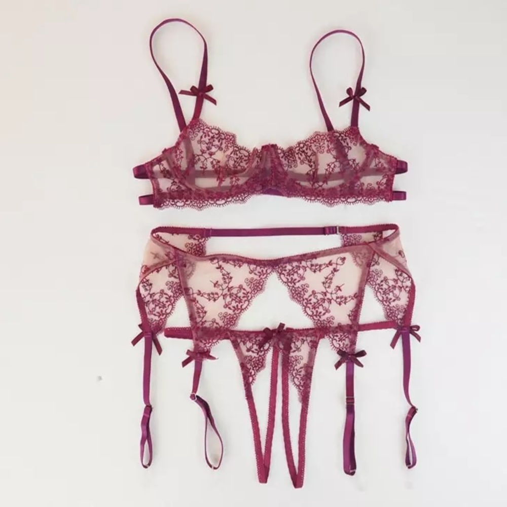 Lingerie - Picture 2 of 6